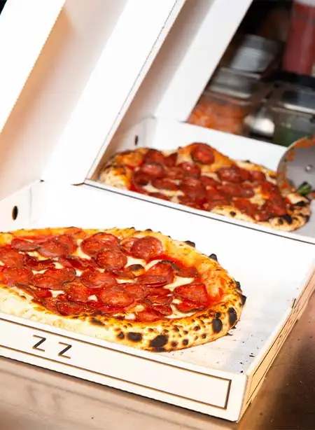 Peperoni pizza på ZZ pizza gamlebyen