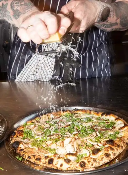 Parmasan på pizza hos ZZ pizza som er beste pizza i Norge Oslo